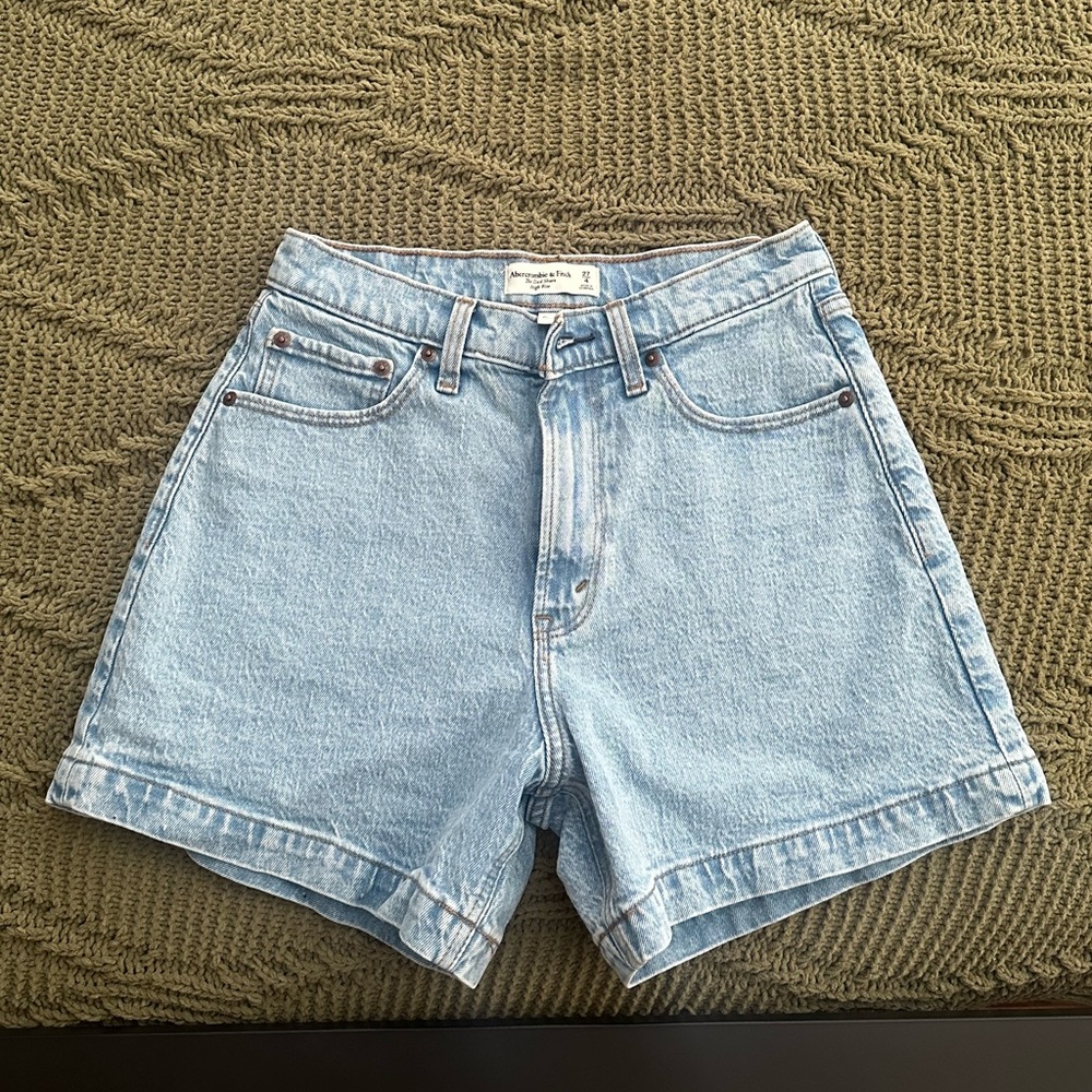 Abercrombie & Fitch High Rise Curve Love Dad Short 27